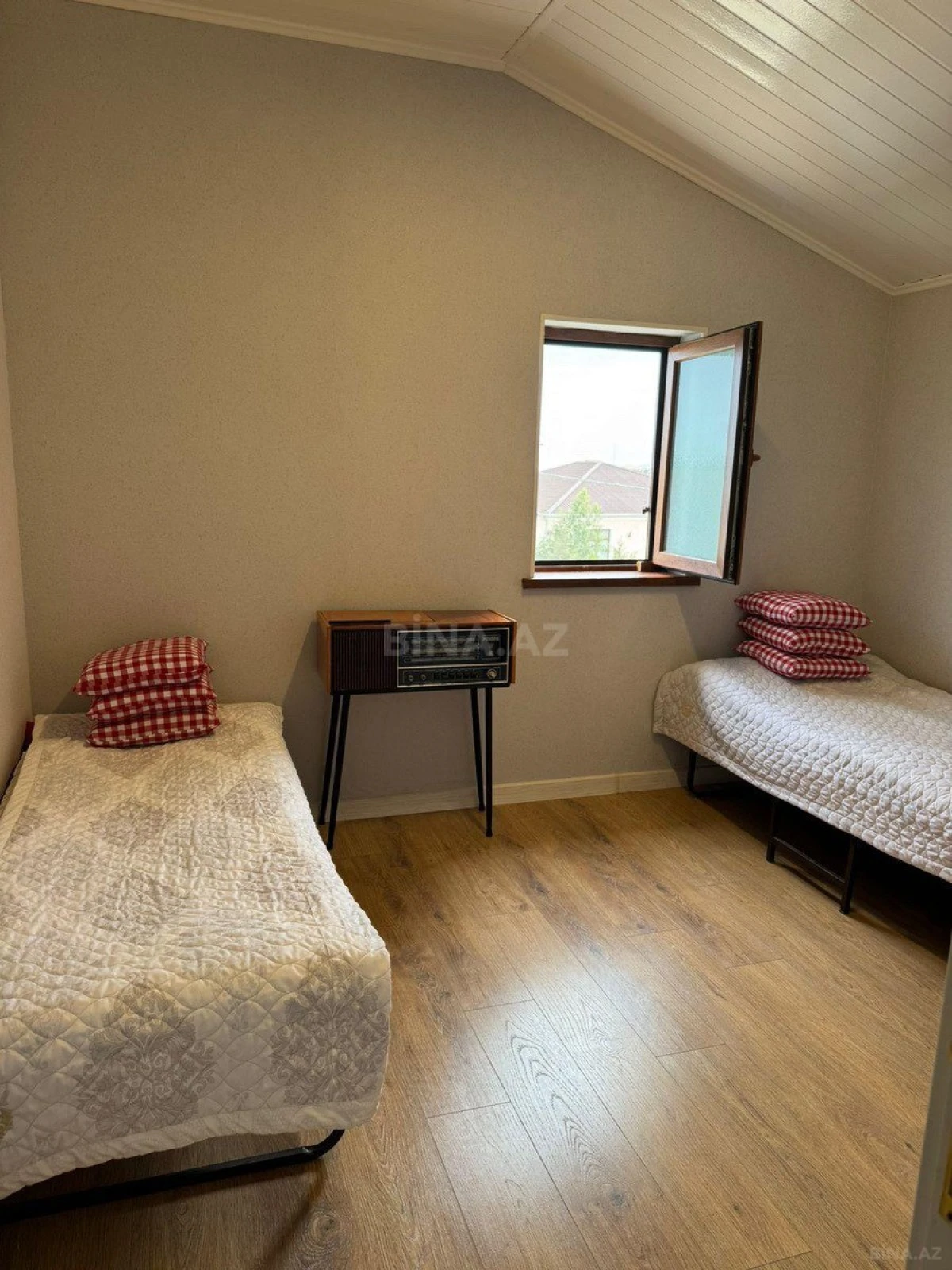 Satılır 6 otaqlı həyət evi 180 m²