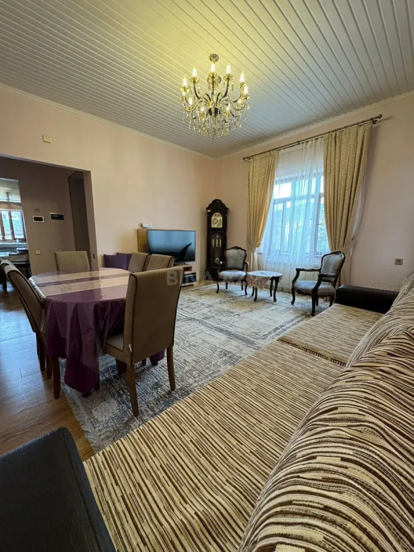 Satılır 6 otaqlı həyət evi 180 m²