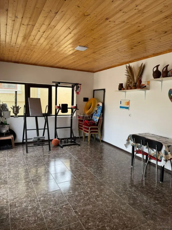 Satılır 6 otaqlı həyət evi 180 m²