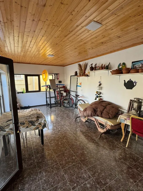 Satılır 6 otaqlı həyət evi 180 m²