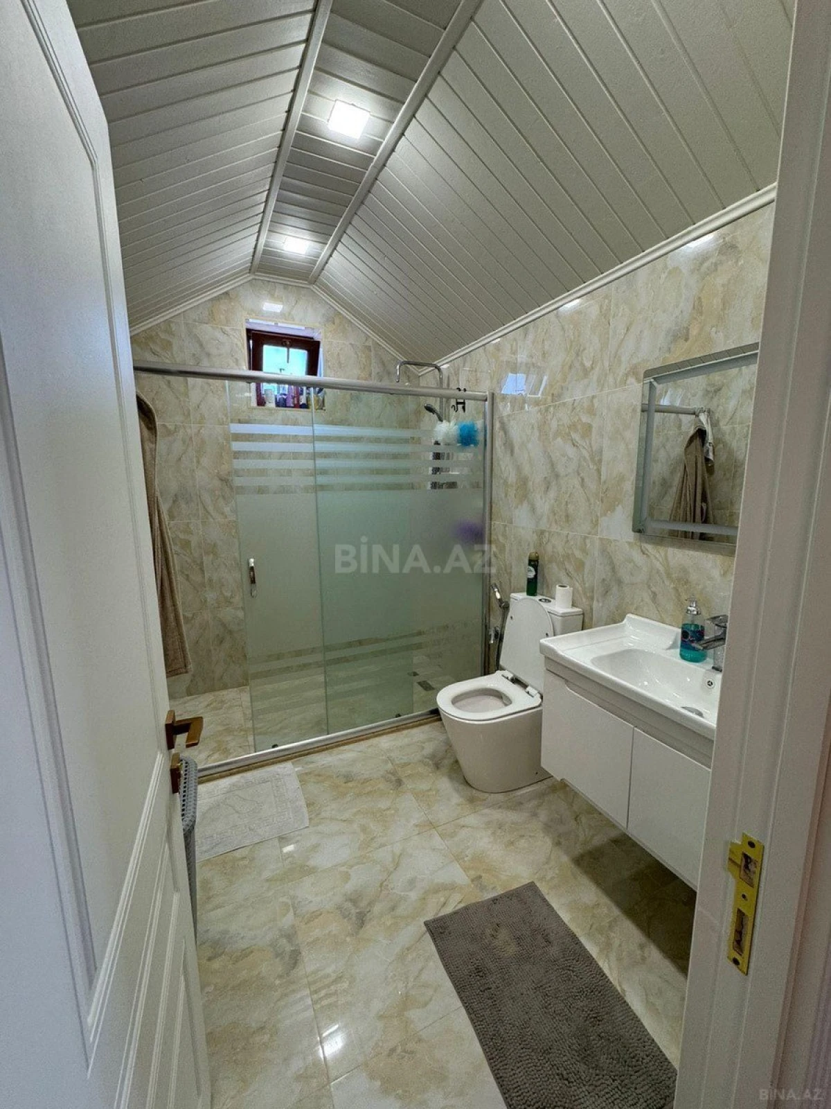 Satılır 6 otaqlı həyət evi 180 m²