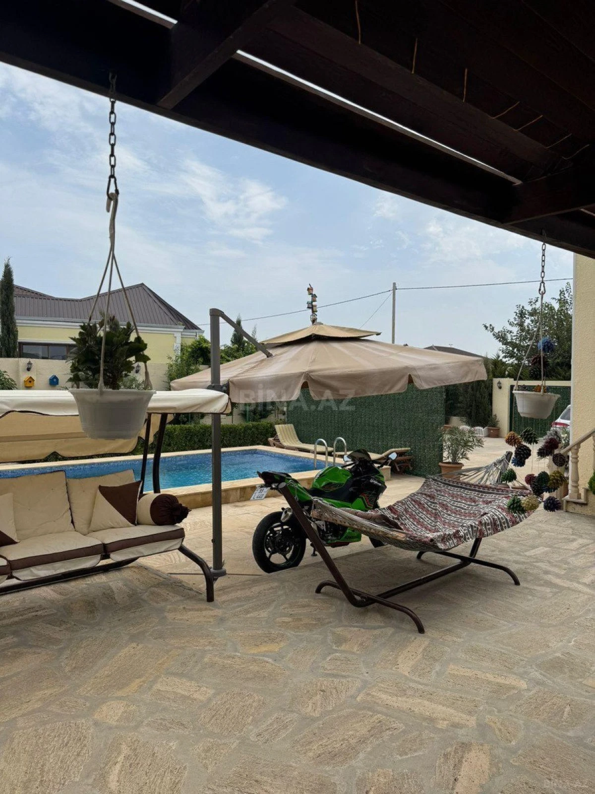 Satılır 6 otaqlı həyət evi 180 m²