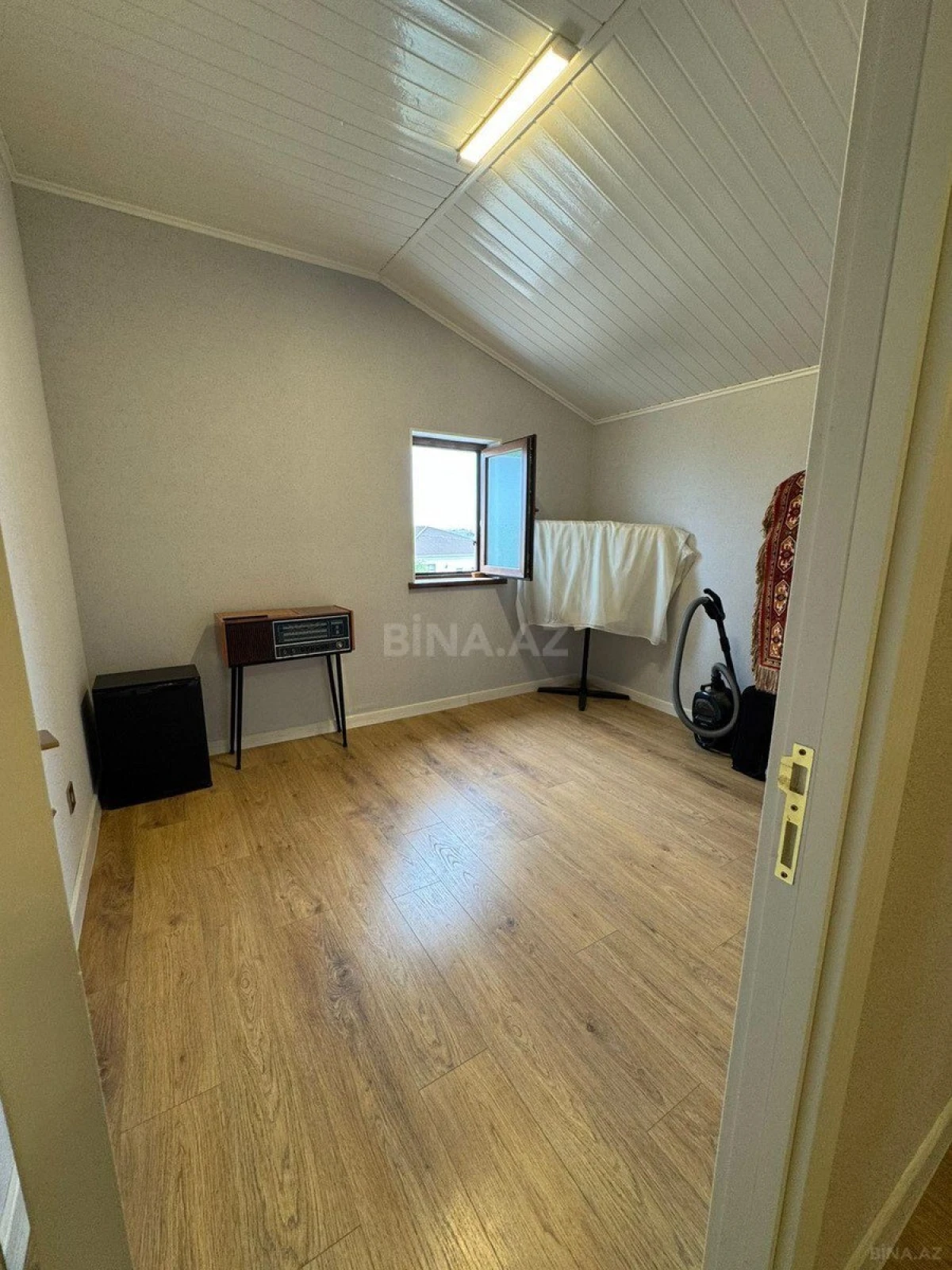 Satılır 6 otaqlı həyət evi 180 m²