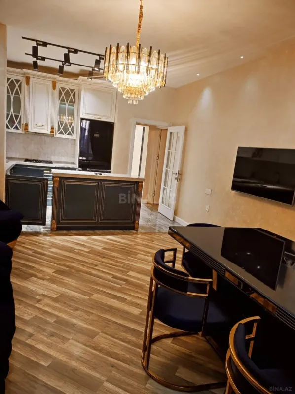 Kirayə verilir 2 otaqlı mənzil 72 m²