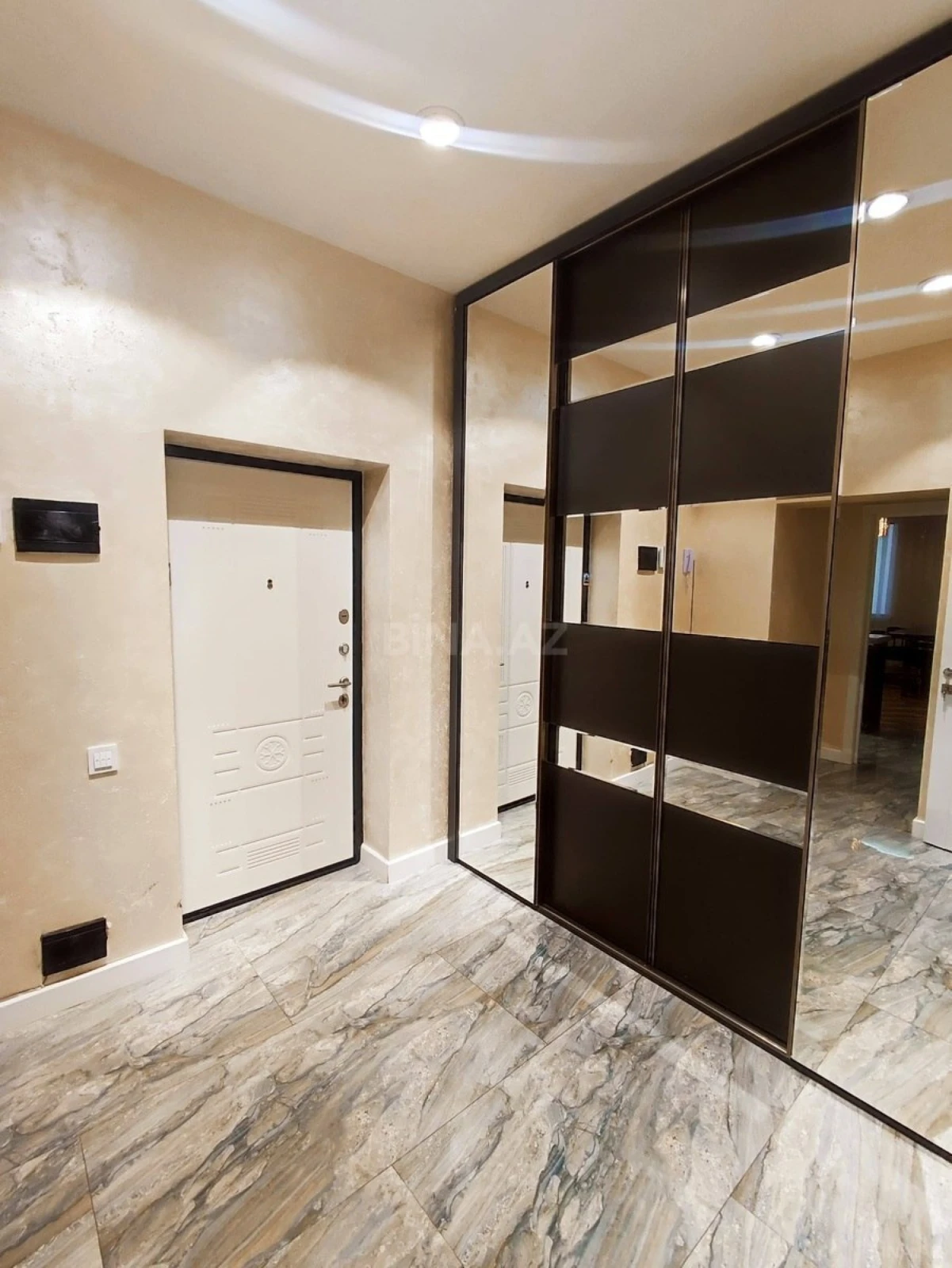 Kirayə verilir 2 otaqlı mənzil 72 m²