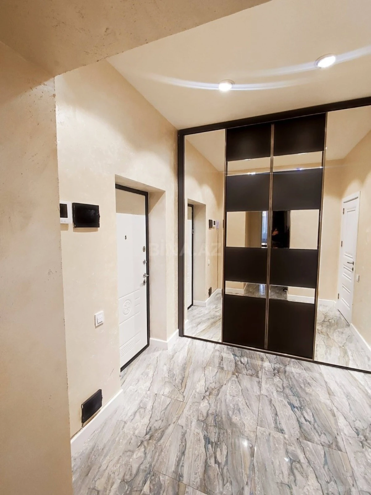 Kirayə verilir 2 otaqlı mənzil 72 m²