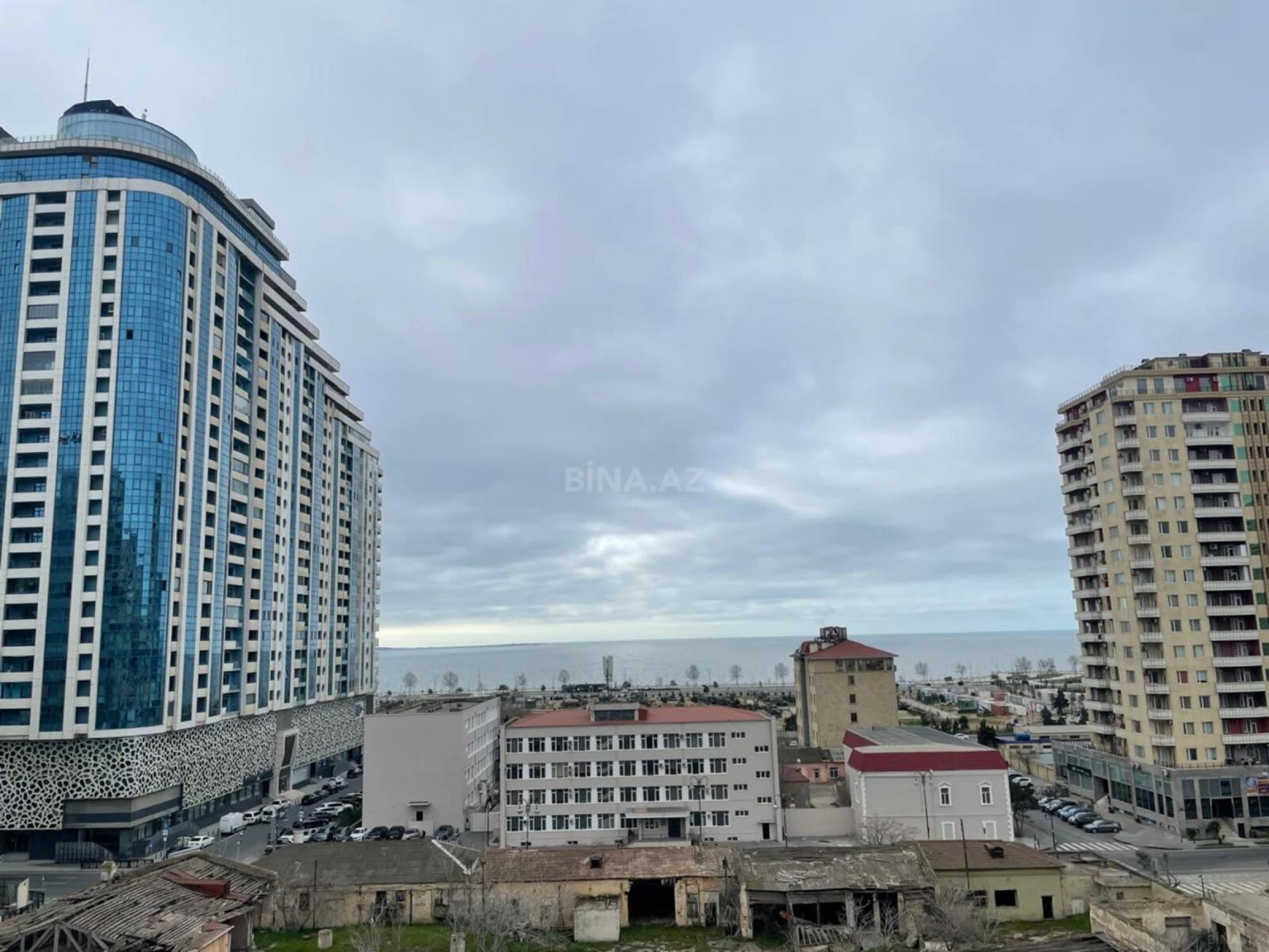 Kirayə verilir 3 otaqlı mənzil 140 m²