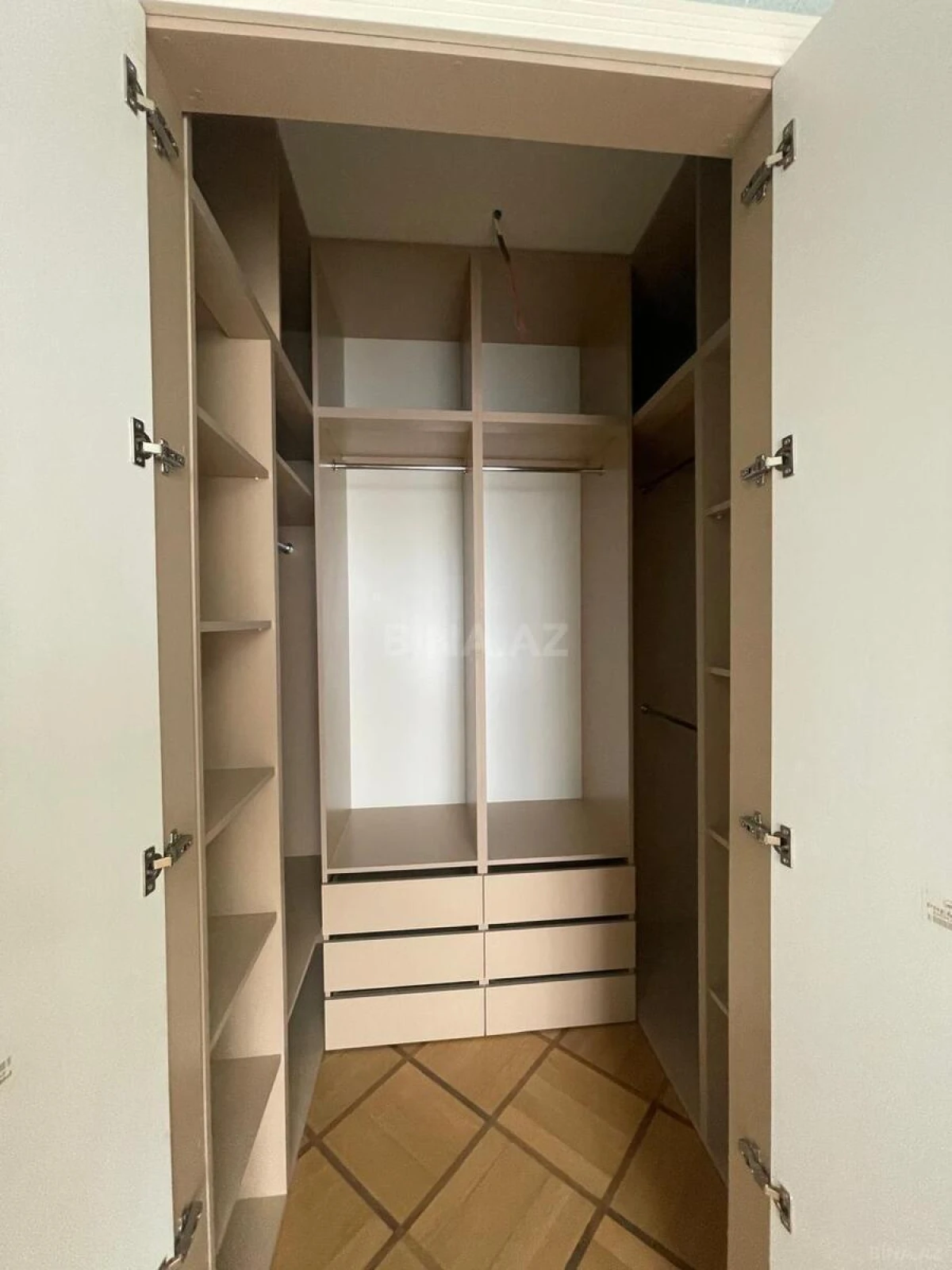 Kirayə verilir 3 otaqlı mənzil 140 m²