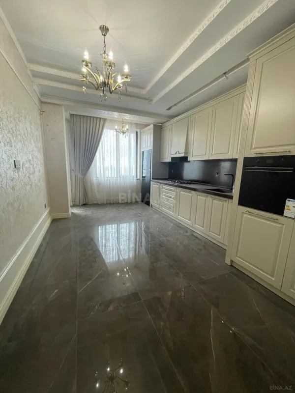 Kirayə verilir 3 otaqlı mənzil 140 m²