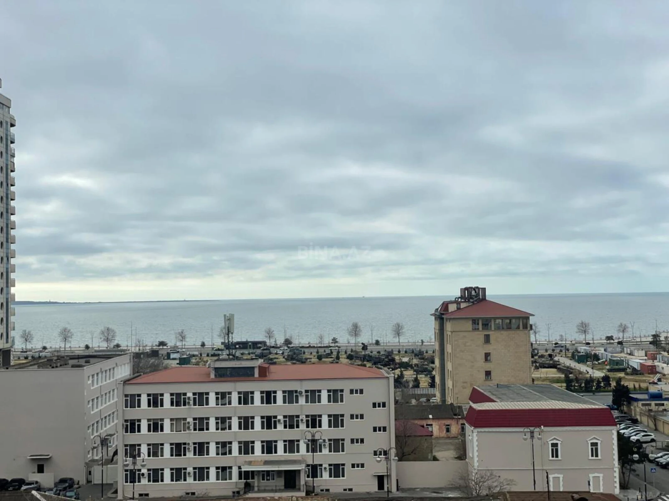 Kirayə verilir 3 otaqlı mənzil 140 m²