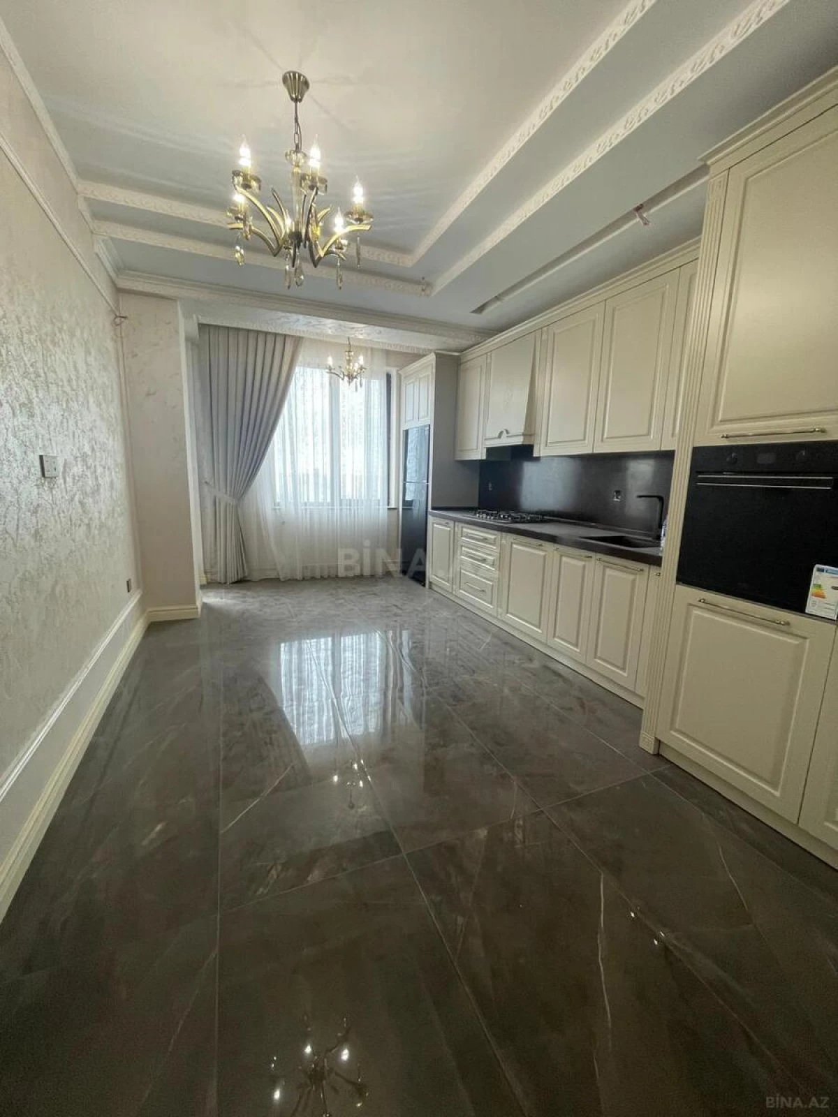 Kirayə verilir 3 otaqlı mənzil 140 m²