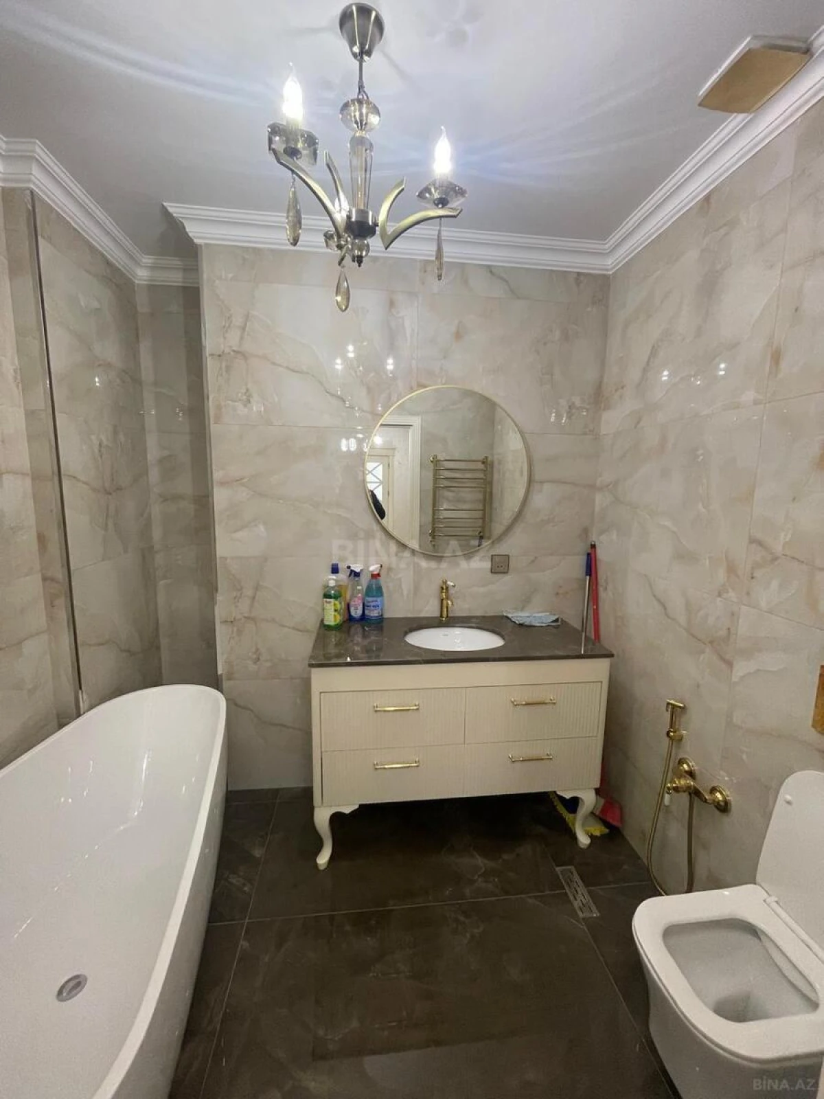 Kirayə verilir 3 otaqlı mənzil 140 m²