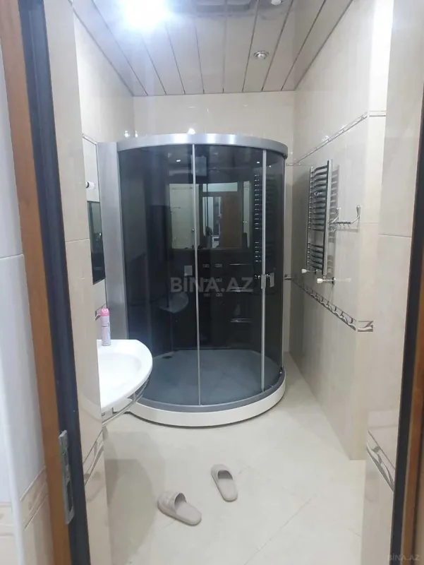 Satılır 4 otaqlı mənzil 230 m²