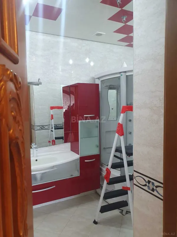 Satılır 4 otaqlı mənzil 230 m²