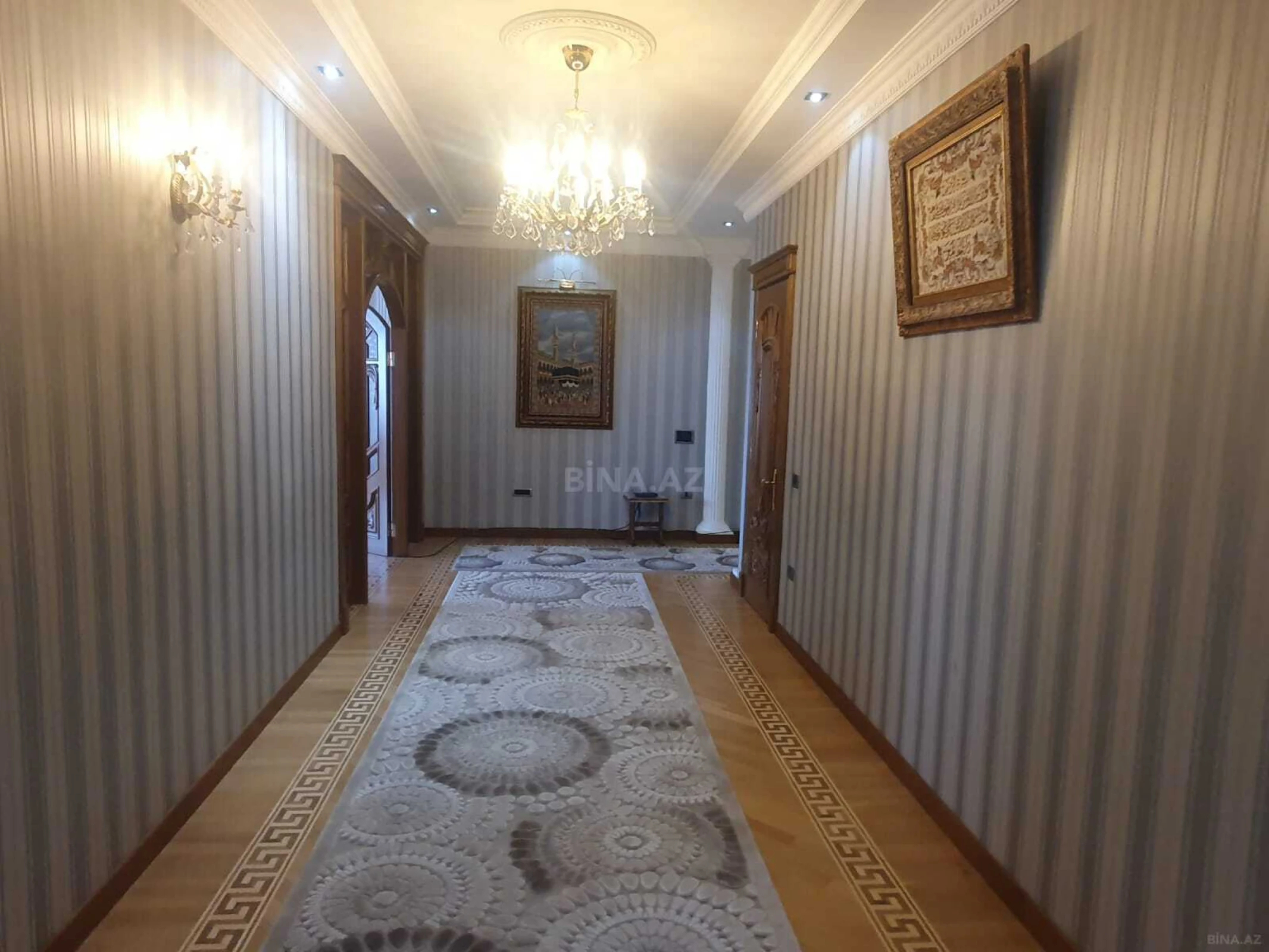Satılır 4 otaqlı mənzil 230 m²