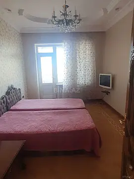Satılır 4 otaqlı mənzil 230 m²