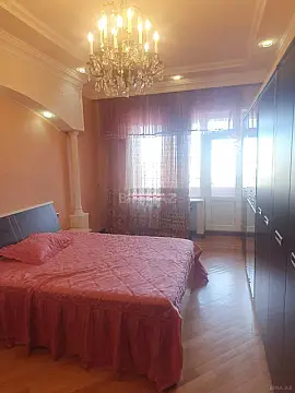Satılır 4 otaqlı mənzil 230 m²