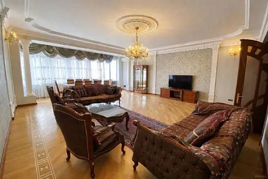 Satılır 4 otaqlı mənzil 230 m² — Bakı 4 otaq 230.00 m²