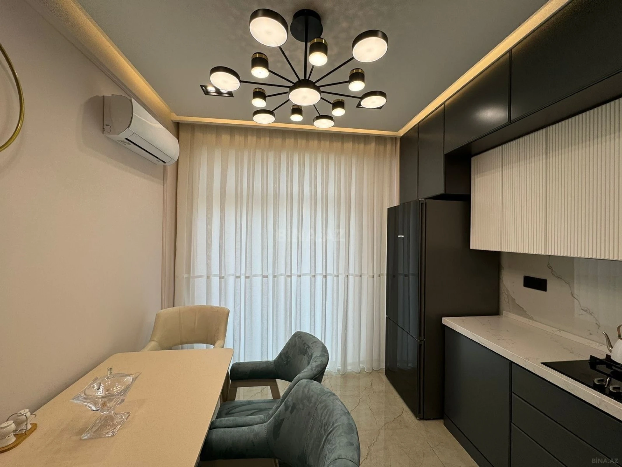 Kirayə verilir 2 otaqlı mənzil 108 m²