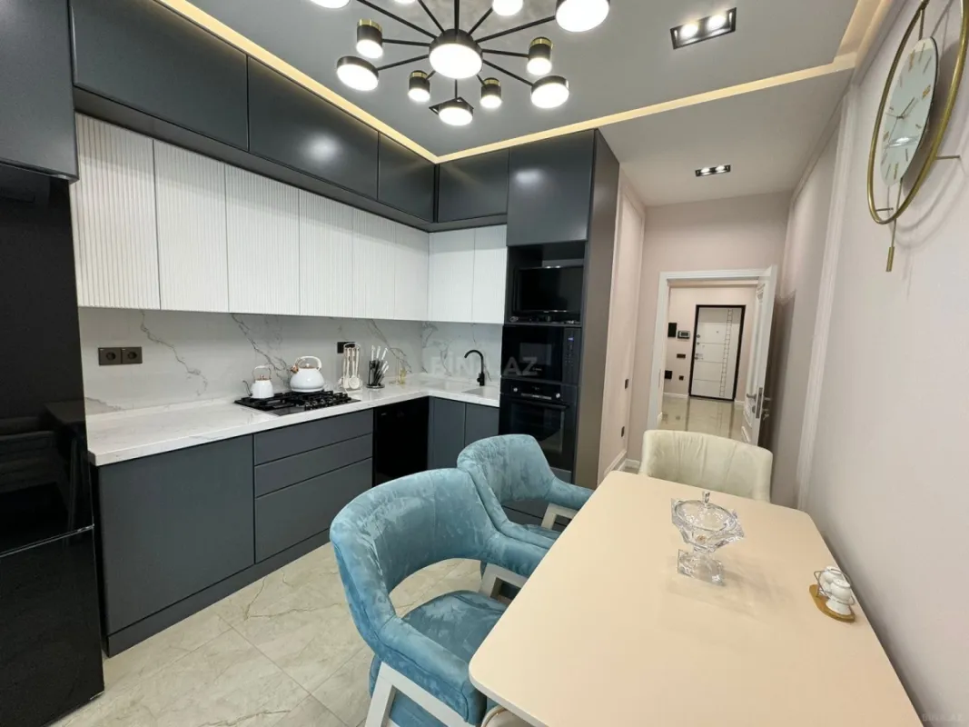 Kirayə verilir 2 otaqlı mənzil 108 m²