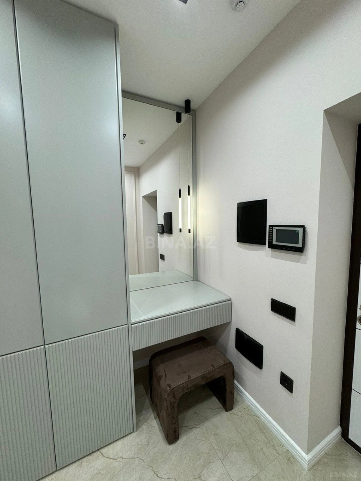 Kirayə verilir 2 otaqlı mənzil 108 m²