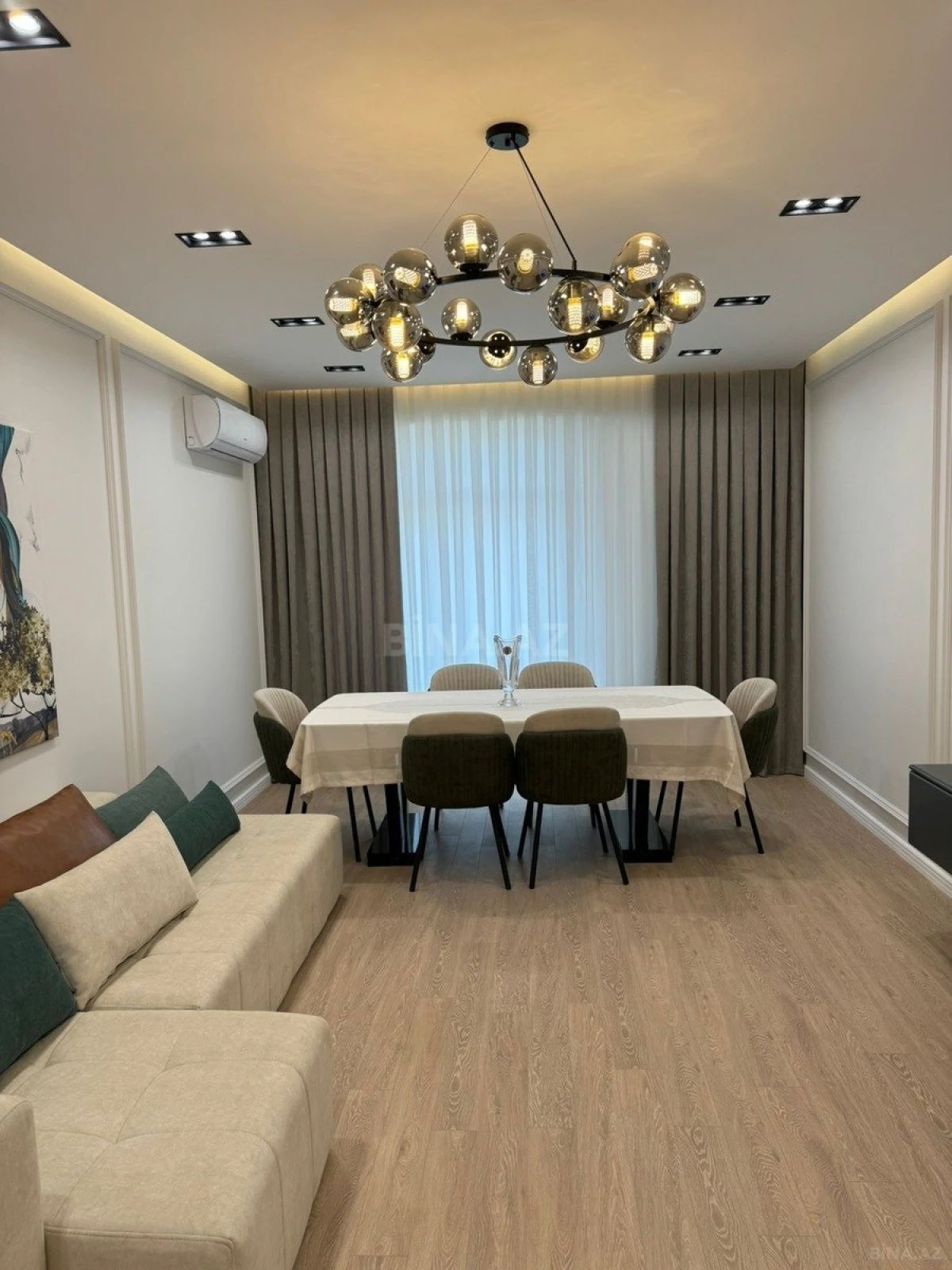 Kirayə verilir 2 otaqlı mənzil 108 m²