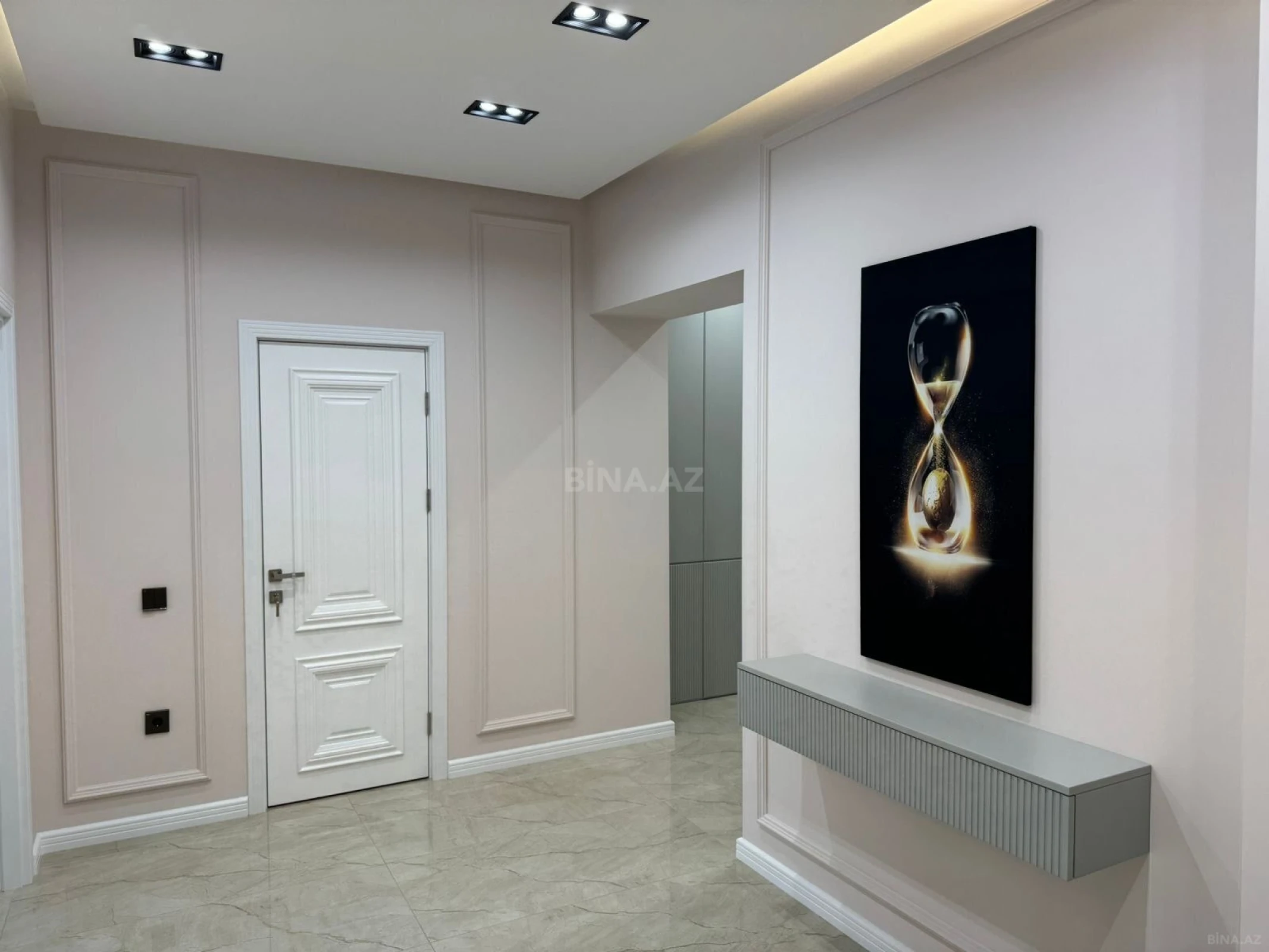Kirayə verilir 2 otaqlı mənzil 108 m²
