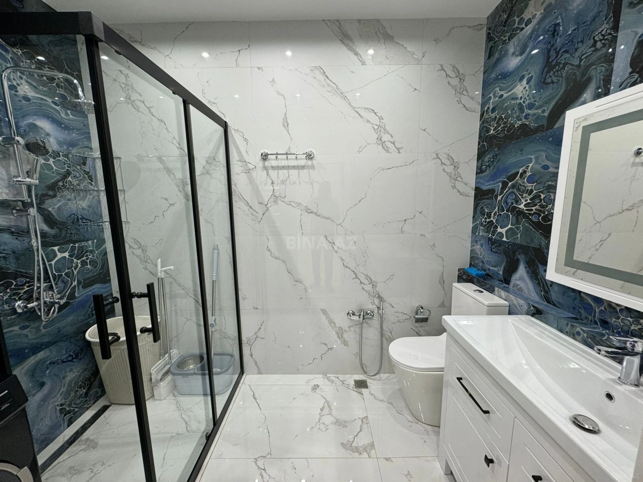 Kirayə verilir 2 otaqlı mənzil 108 m²