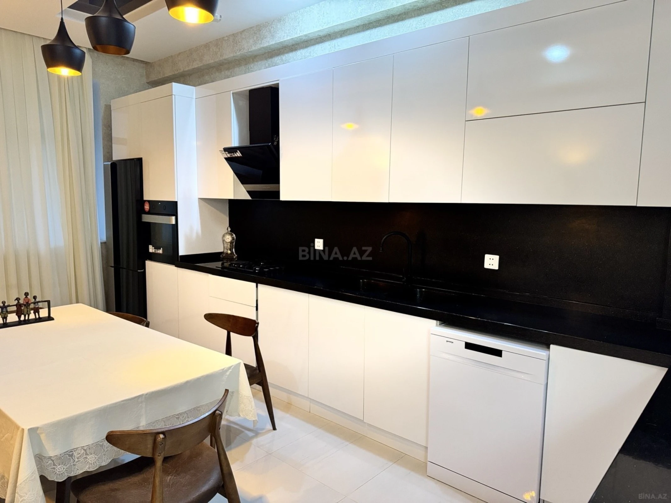 Kirayə verilir 2 otaqlı mənzil 100 m²