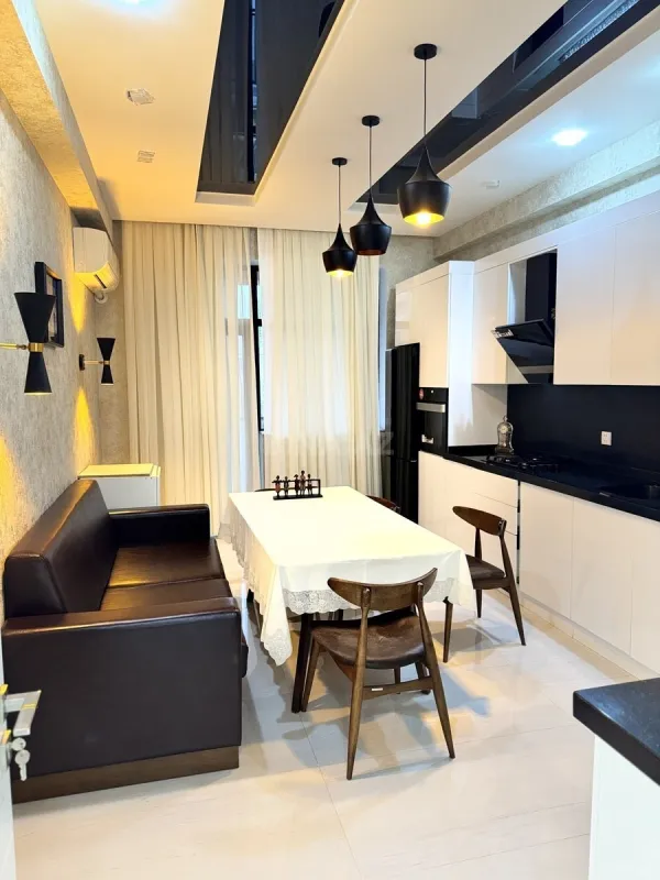 Kirayə verilir 2 otaqlı mənzil 100 m²