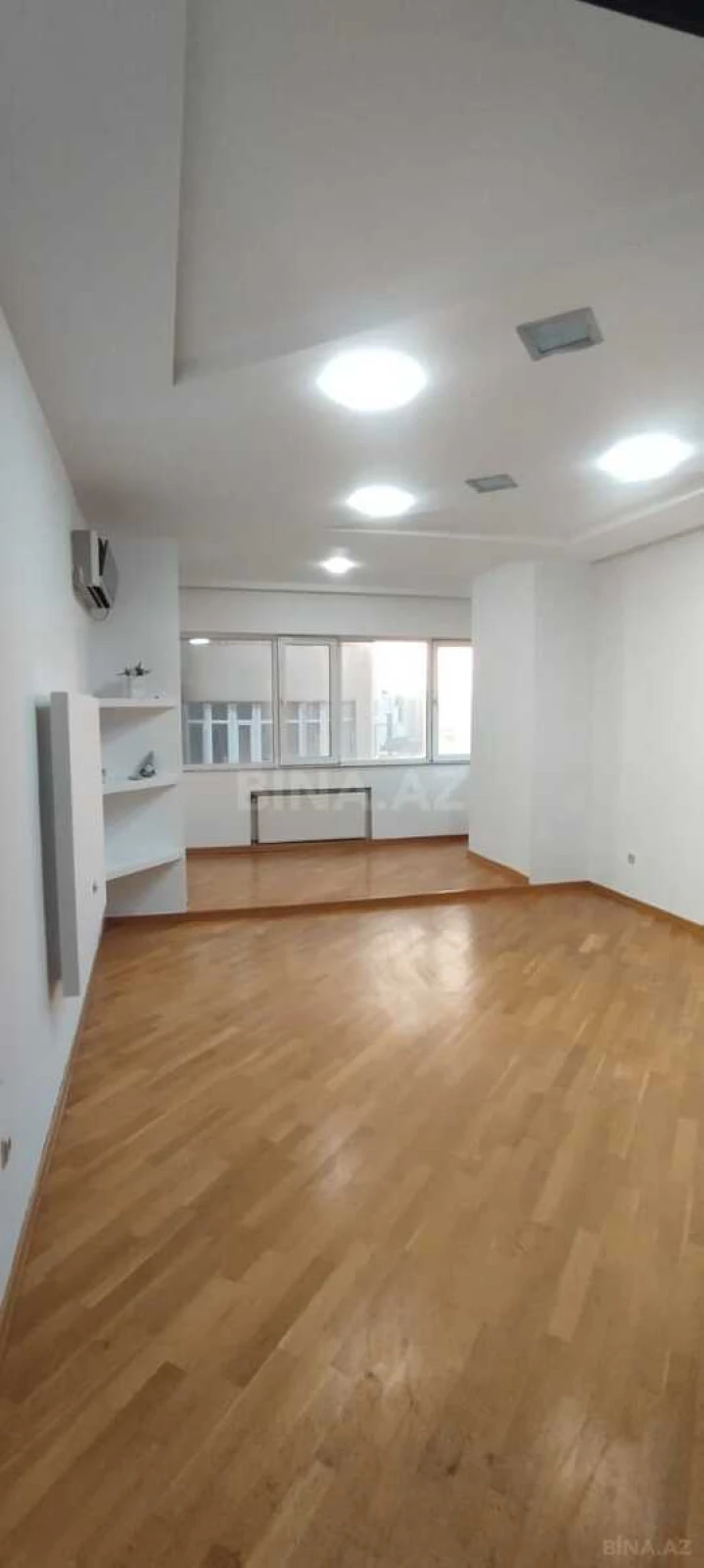 Satılır 3 otaqlı mənzil 130 m²