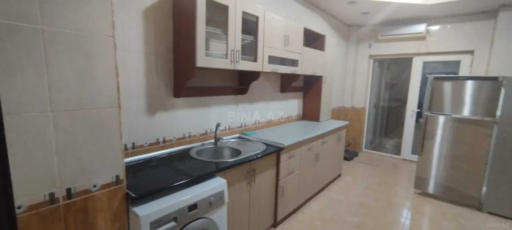 Satılır 3 otaqlı mənzil 130 m²