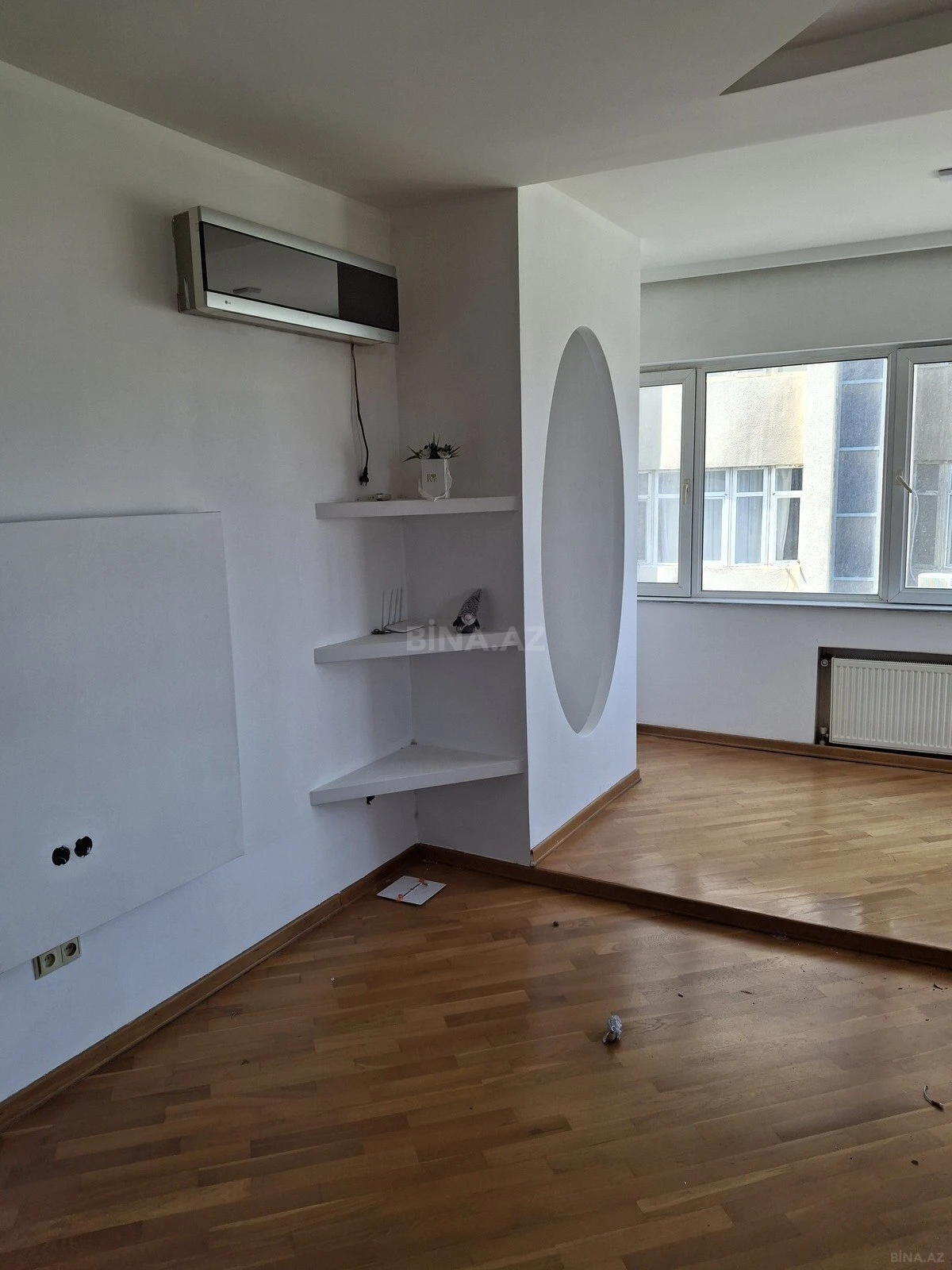 Satılır 3 otaqlı mənzil 130 m²