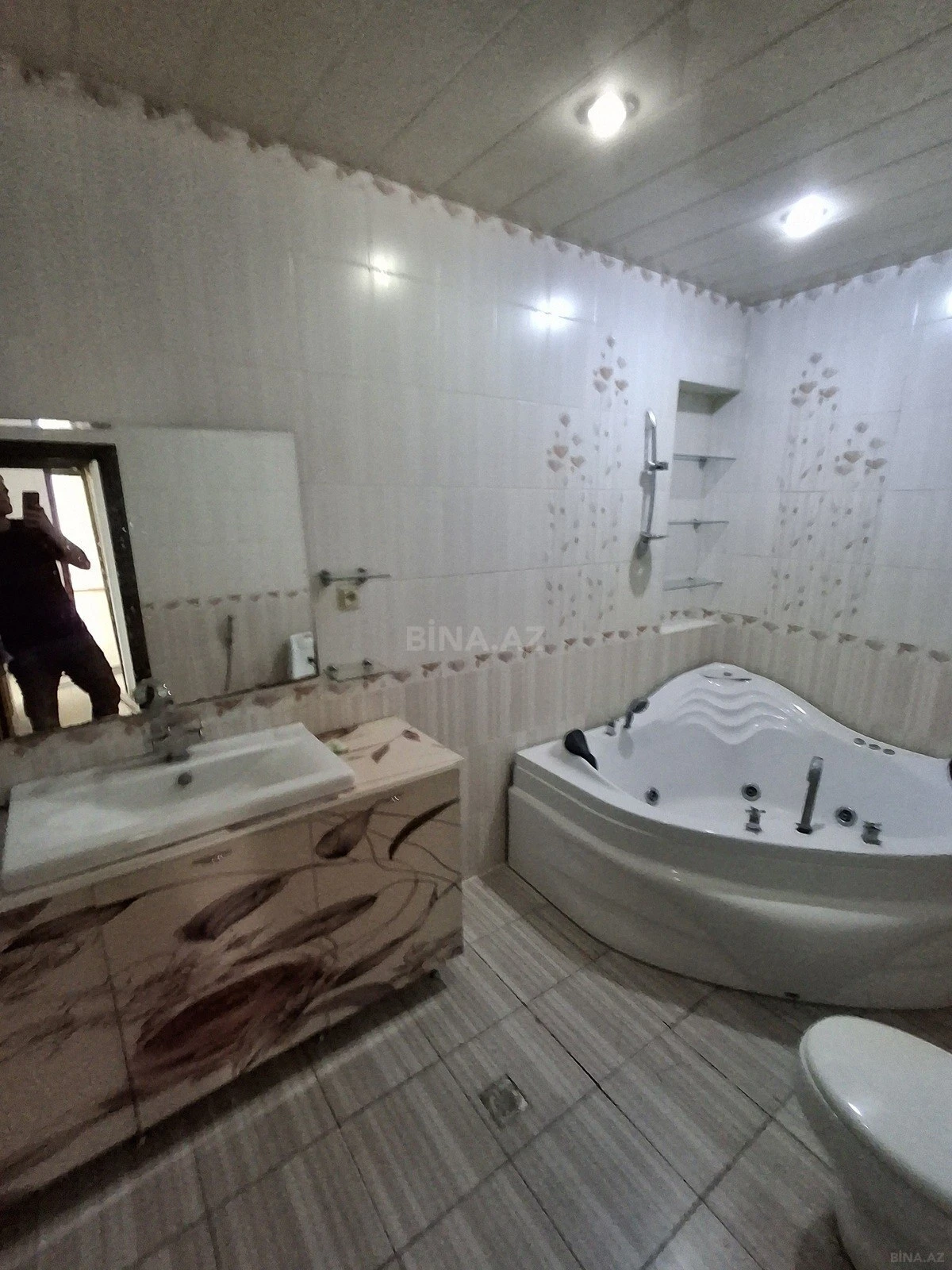 Satılır 3 otaqlı mənzil 130 m²