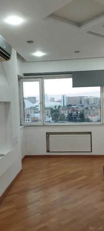 Satılır 3 otaqlı mənzil 130 m²