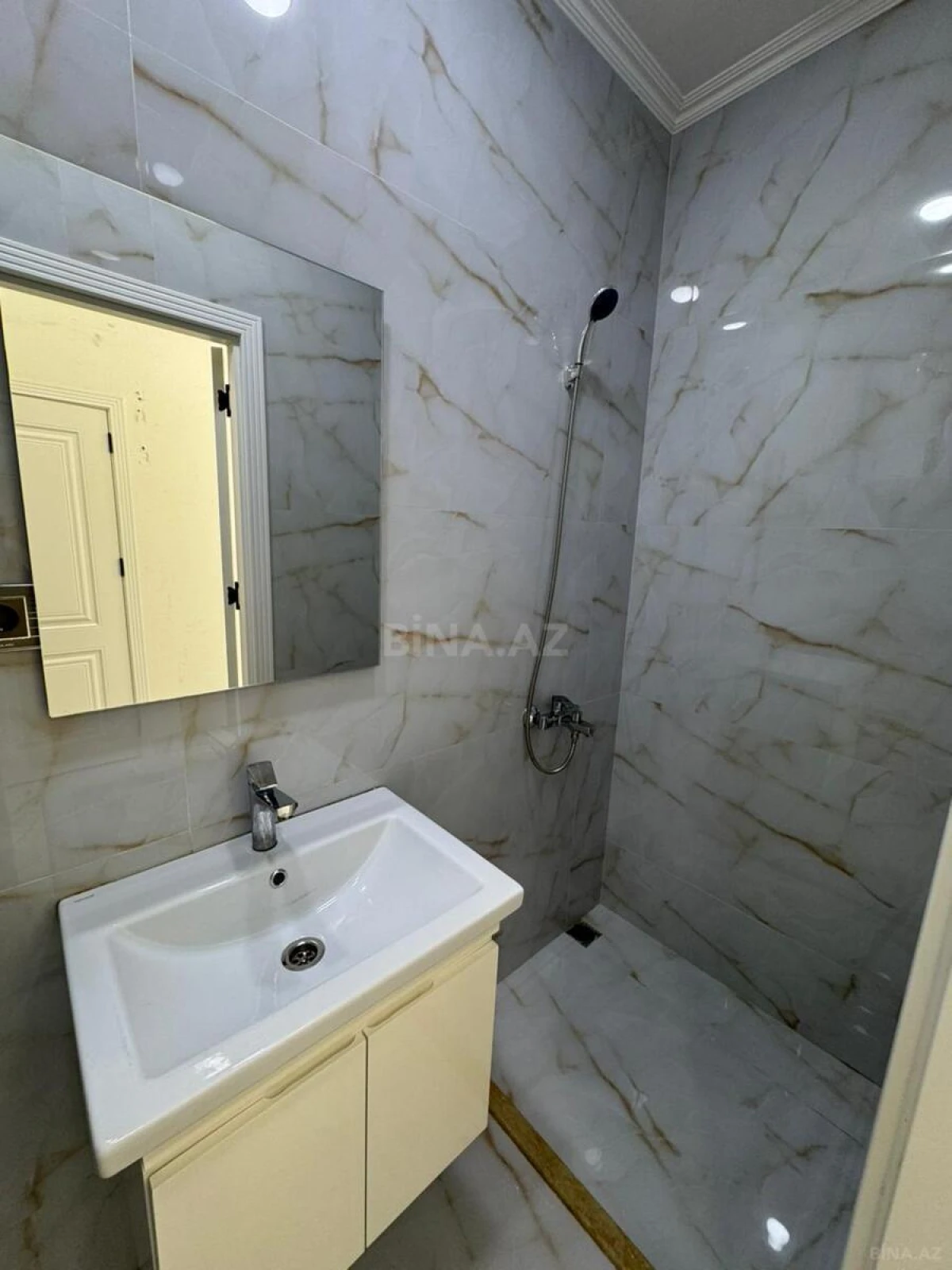 Kirayə verilir obyekt 80 m²