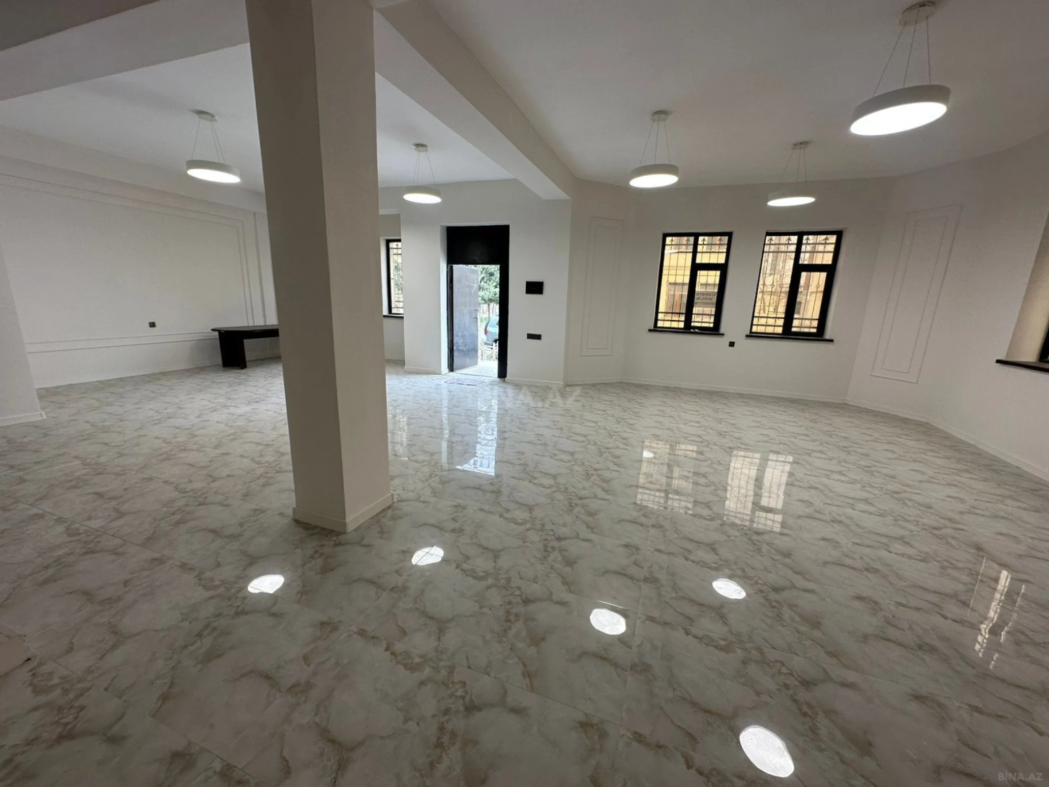 Kirayə verilir 15 otaqlı ofis 1010 m²