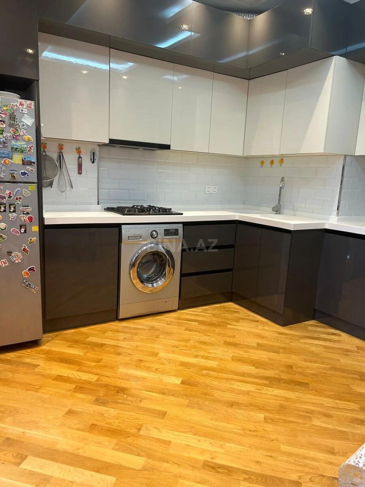 Satılır 3 otaqlı mənzil 110 m²