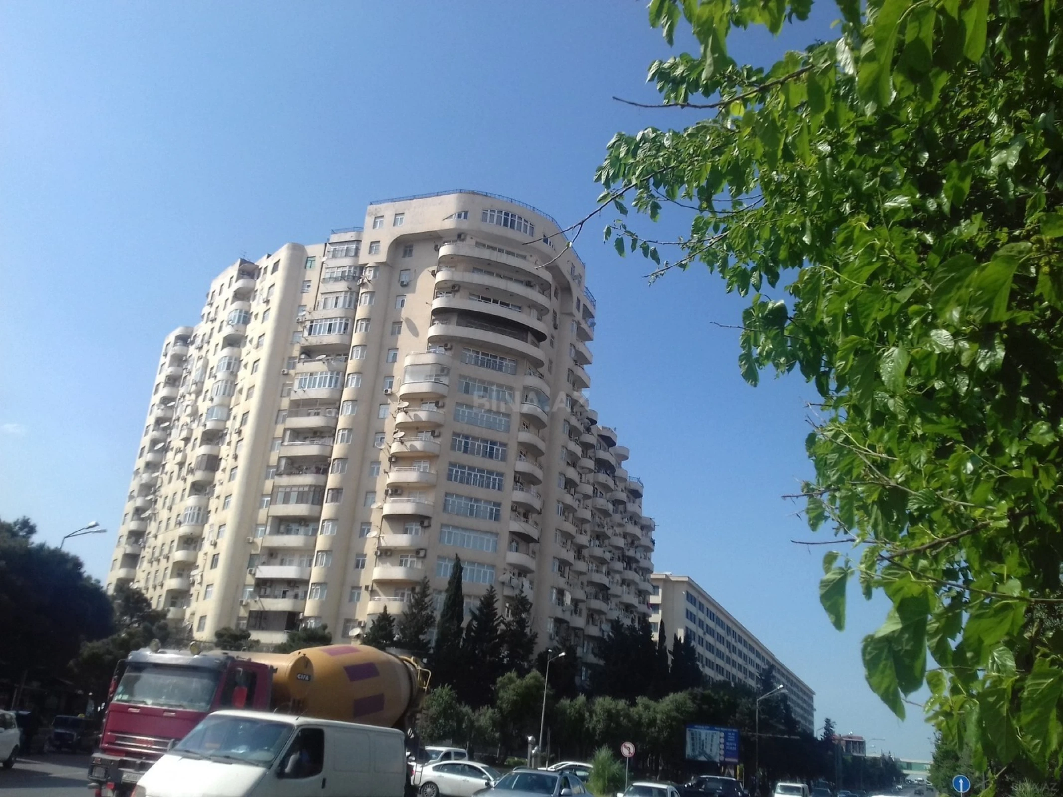 Satılır 3 otaqlı mənzil 134 m²