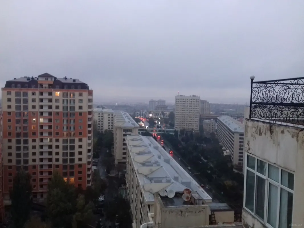 Satılır 3 otaqlı mənzil 134 m²