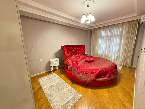 Kirayə verilir 2 otaqlı mənzil 100 m²
