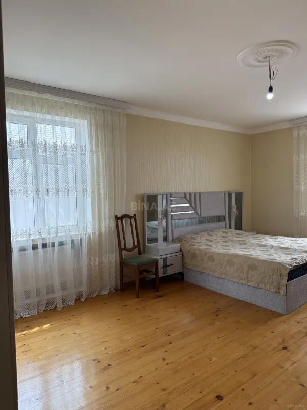 Satılır 6 otaqlı həyət evi 200 m²