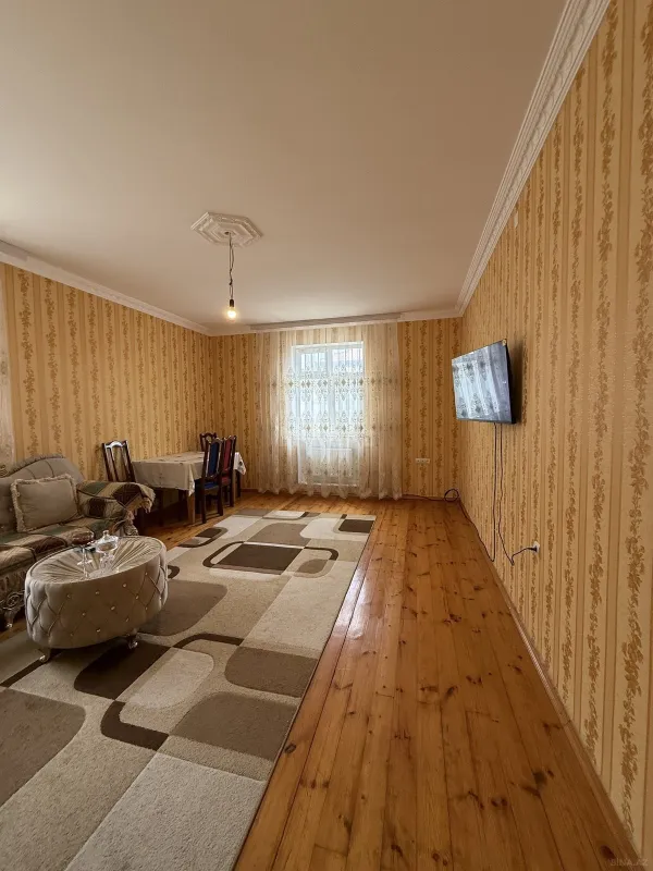 Satılır 6 otaqlı həyət evi 200 m²