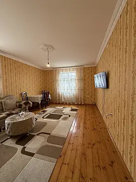 Satılır 6 otaqlı həyət evi 200 m²