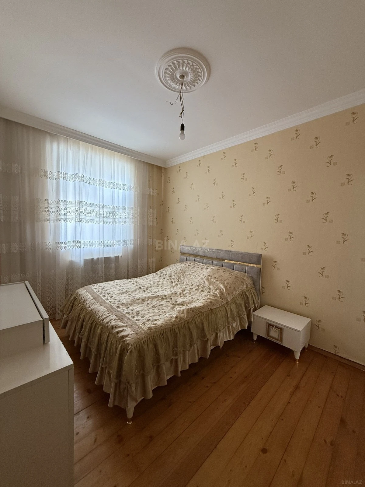 Satılır 6 otaqlı həyət evi 200 m²