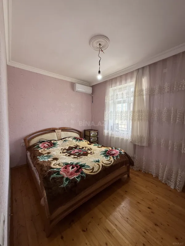 Satılır 6 otaqlı həyət evi 200 m²