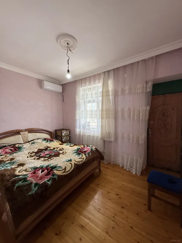 Satılır 6 otaqlı həyət evi 200 m²