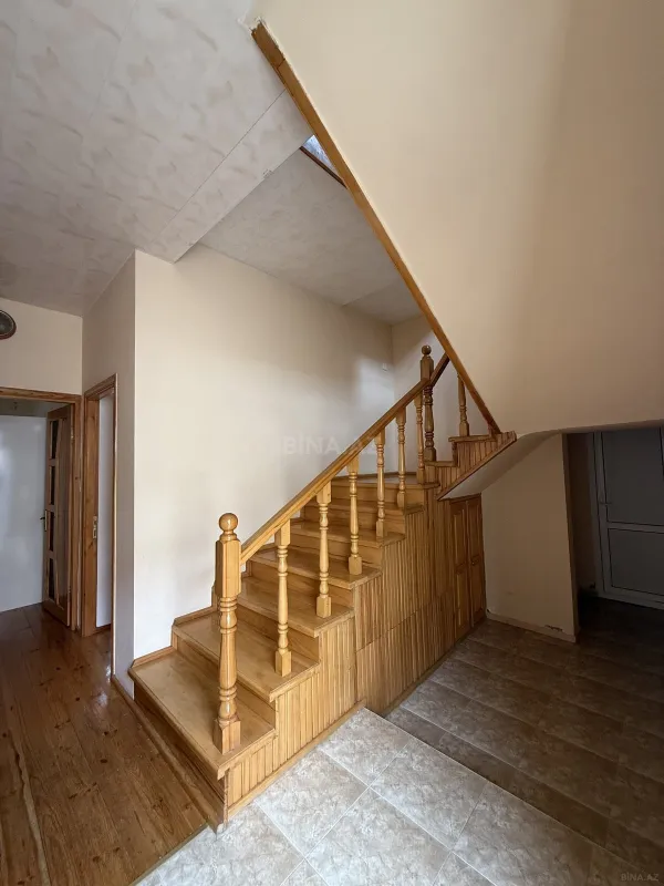 Satılır 6 otaqlı həyət evi 200 m²