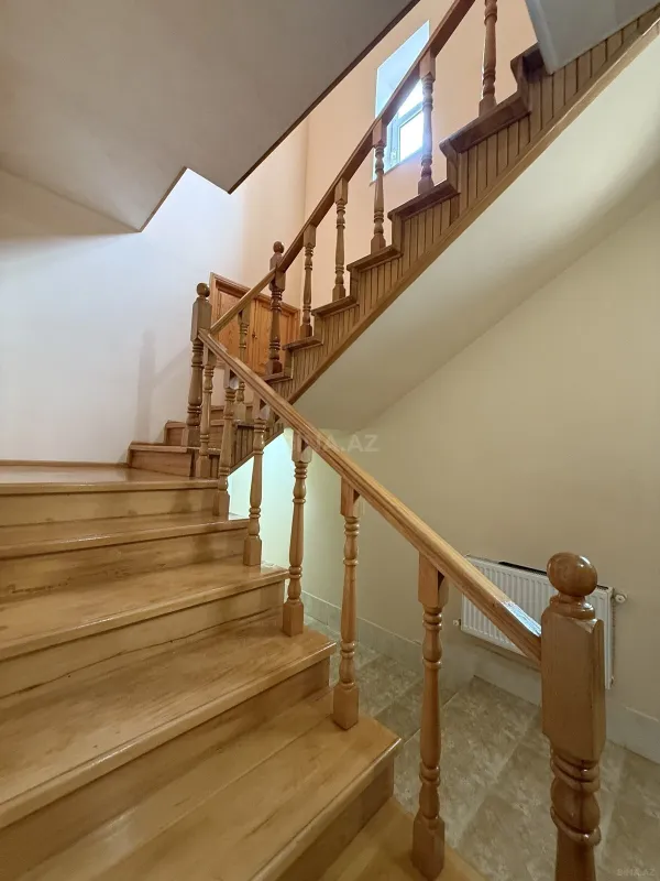 Satılır 6 otaqlı həyət evi 200 m²