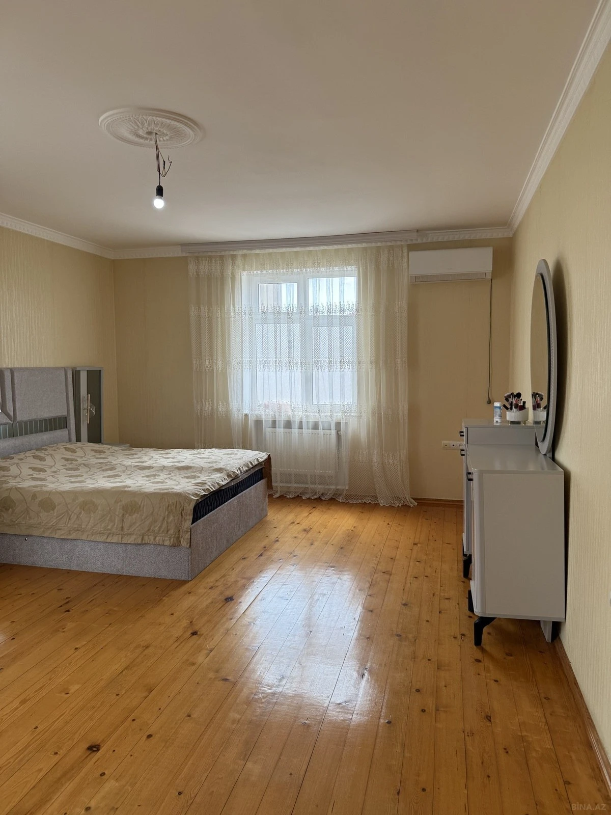 Satılır 6 otaqlı həyət evi 200 m²